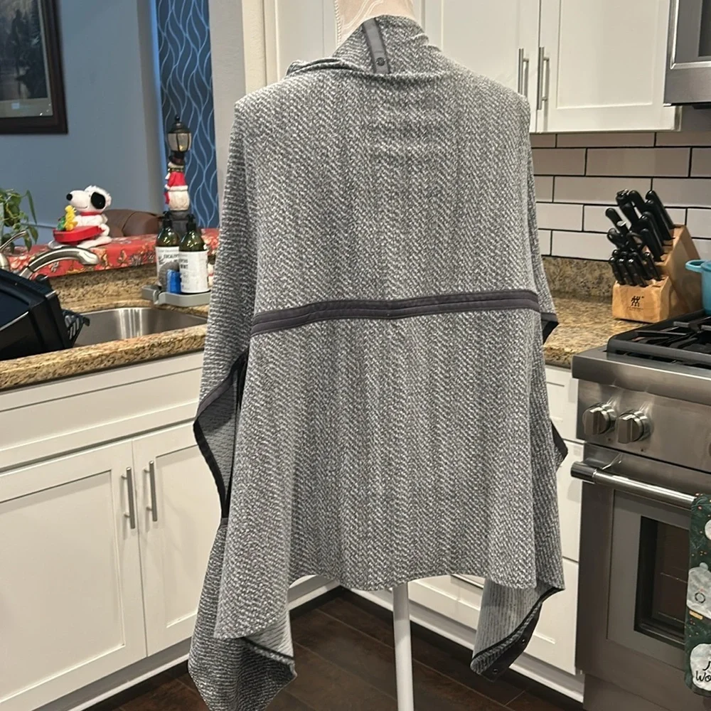 LULULEMON VINYASA Printed Hazy Heather Wrap Scarf Gray Chevron Herringbone